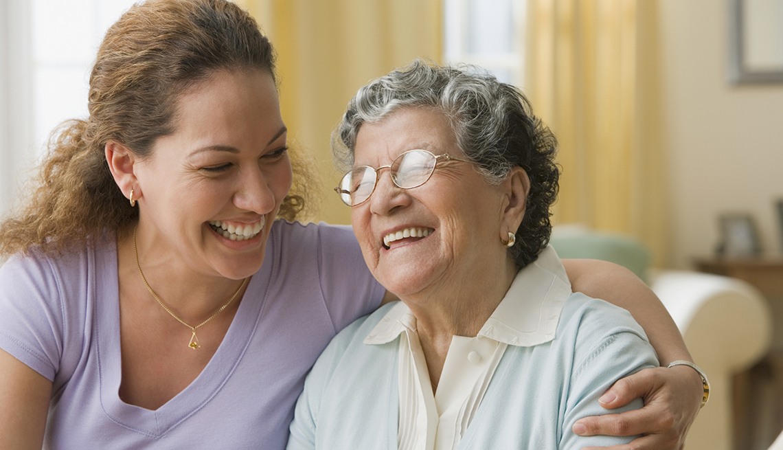 How to Find and Hire an Elderly Caregiver